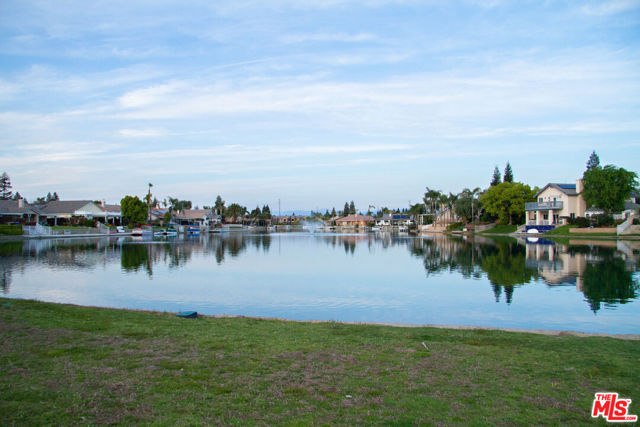 8506 Blue Heron Drive, Bakersfield CA: https://media.crmls.org/mediaz/2565664c-faac-4e46-9763-d0fb19092d1a.jpg
