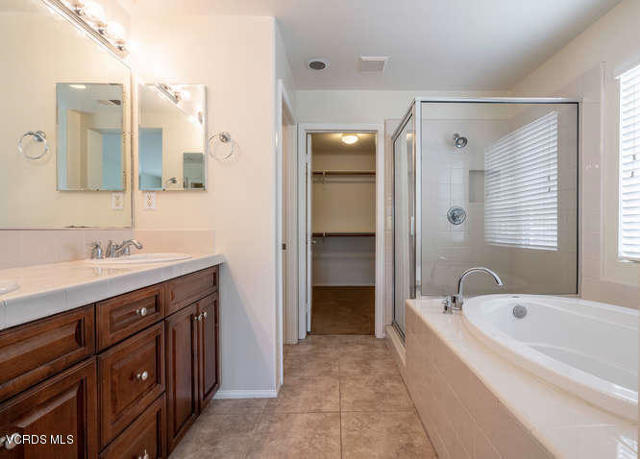 3003 Naples Drive, Oxnard CA: https://media.crmls.org/mediaz/2565e87f-7c15-46ec-9629-270719b4b1a8.jpg