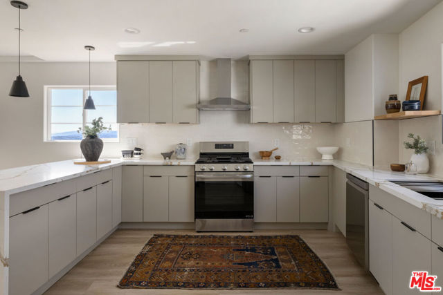 2391 Yorkshire Drive, Los Angeles CA: https://media.crmls.org/mediaz/2565f9f1-8f44-4bdf-afa6-90708b095fd4.jpg