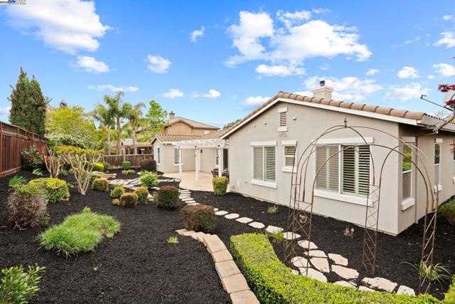 1646 Cascina Ct, Livermore CA: https://media.crmls.org/mediaz/25660aa2-e3d4-4f2c-a0ce-896e71741411.jpg
