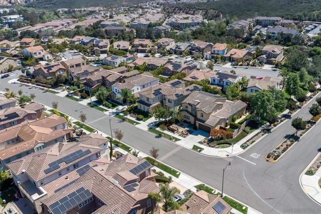 7152 Sitio Corazon, Carlsbad CA: https://media.crmls.org/mediaz/25669ef1-a25d-4ad6-b7aa-610995c2be72.jpg