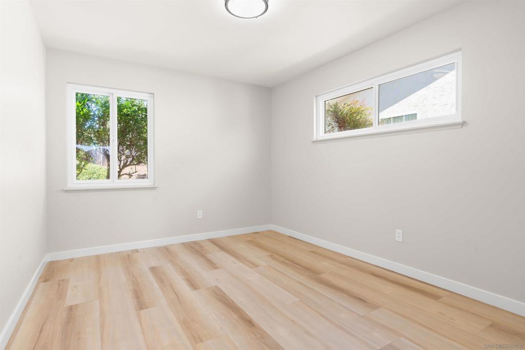 https://media.crmls.org/mediaz/2566c15f-d99a-4c10-b8d2-a805e87f318a.jpg?preset=X-Large