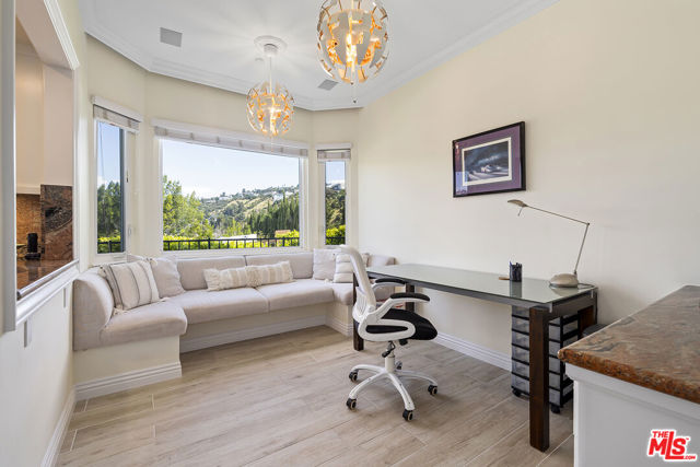 7834 Electra Drive, Los Angeles CA: https://media.crmls.org/mediaz/2566cb10-63bf-4e85-a672-891034cc4d96.jpg