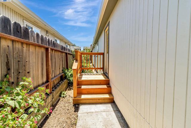 2940 Somerset Ave, Castro Valley CA: https://media.crmls.org/mediaz/2566d06f-3ccc-4279-af42-ff451a5b9036.jpg