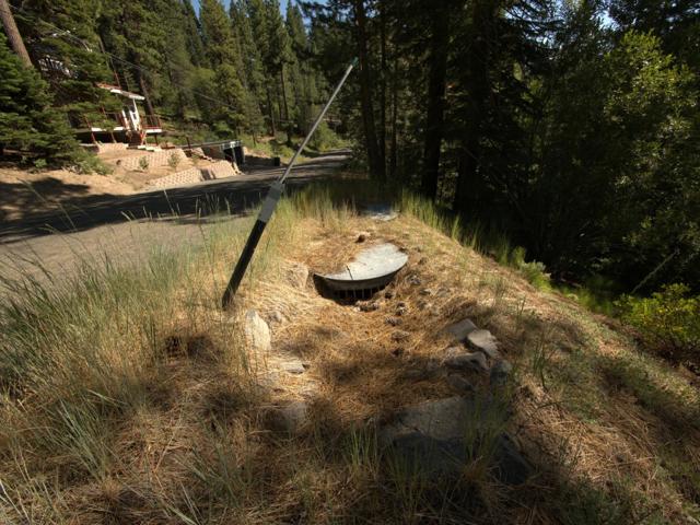 881 Onnontioga Street, South Lake Tahoe CA: https://media.crmls.org/mediaz/2566de0a-c69c-4020-a606-5fb506e4257c.jpg