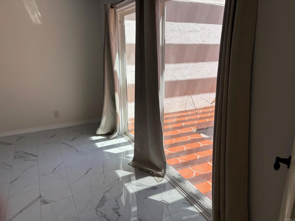https://media.crmls.org/mediaz/2567077c-25b1-4fa0-81f2-ddb9d6f1183f.jpg?preset=X-Large