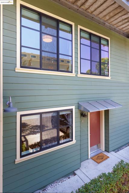 1565 32nd Street, Oakland CA: https://media.crmls.org/mediaz/2567203b-f7ac-4a17-8466-e53e83115837.jpg