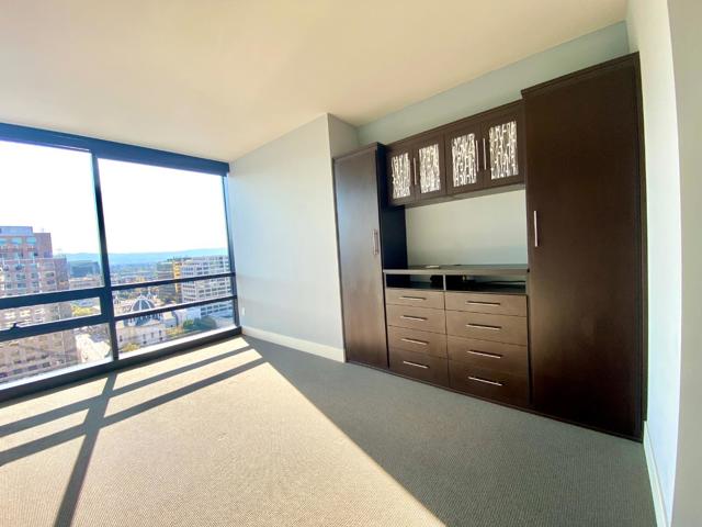 88 E San Fernando, San Jose CA: https://media.crmls.org/mediaz/25675508-4c89-404c-8692-8486ea46e519.jpg