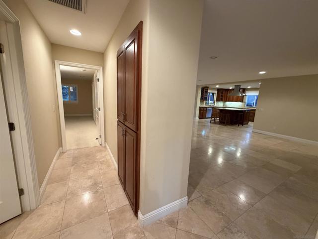 16902 Via de Santa Fe, Rancho Santa Fe CA: https://media.crmls.org/mediaz/25678363-1dc0-48e9-a4e4-690f2067f042.jpg