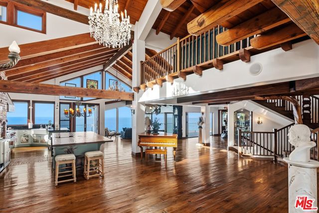 7007 Birdview Avenue, Malibu CA: https://media.crmls.org/mediaz/25681873-8183-4803-9f58-4894036be9d4.jpg