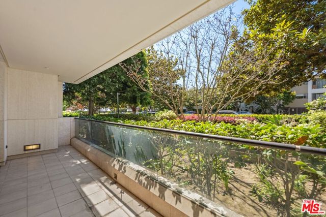 701 Ocean Avenue, Santa Monica CA: https://media.crmls.org/mediaz/25681ee8-e27d-44db-b63d-bf17d49fba12.jpg