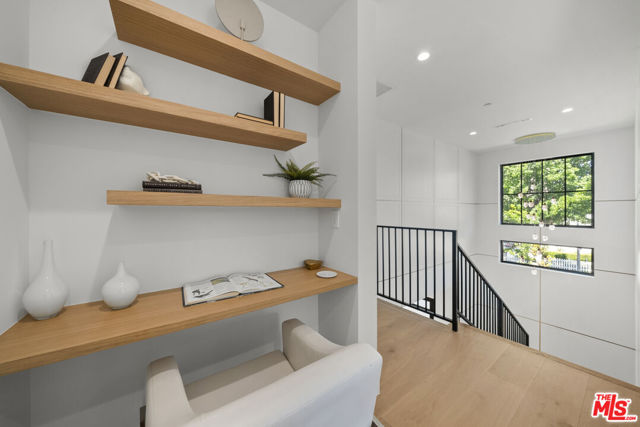 5741 Newcastle Avenue, Encino CA: https://media.crmls.org/mediaz/2568931a-cc32-4809-aafc-9d1e52dcf616.jpg