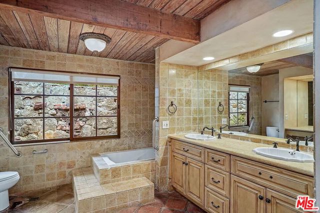 Drew Fenton | 800 Bramble Way Los Angeles CA | MLS: 7446523 Drew Fenton | 800 Bramble Way Los Angeles CA | MLS: 7446523