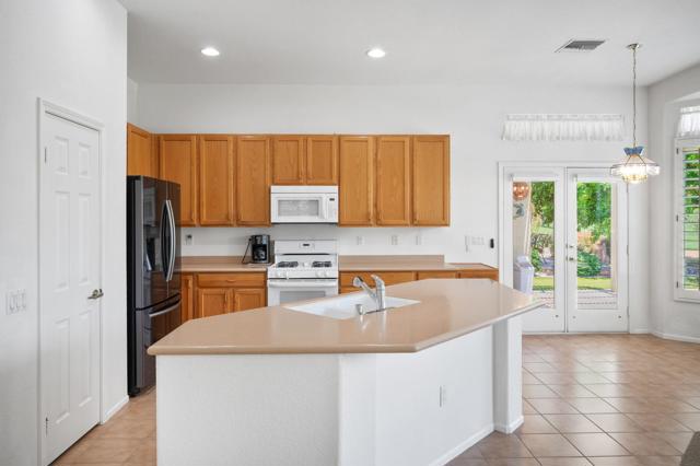 44660 S Heritage Palms Drive, Indio CA: https://media.crmls.org/mediaz/256a2879-24de-49f4-88d6-d55f106934e3.jpg
