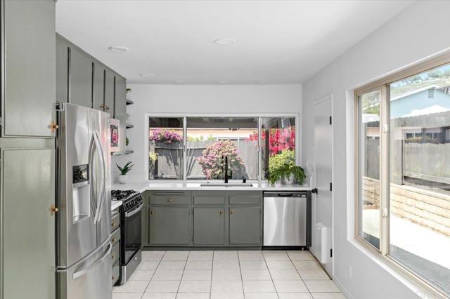 13554 Del Marino Avenue, Poway CA: https://media.crmls.org/mediaz/256a54d1-e385-4eb7-bbbc-b2750f24a8db.jpg