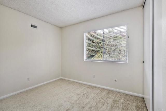 169 Camino Entrada, Chula Vista CA: https://media.crmls.org/mediaz/256a74bd-2033-4a7c-b97a-13f178c1ee58.jpg