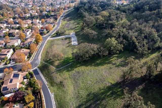 2874 Berwick Avenue, Gilroy CA: https://media.crmls.org/mediaz/256adb1e-cd99-48c4-b37a-1f4467fafc41.jpg