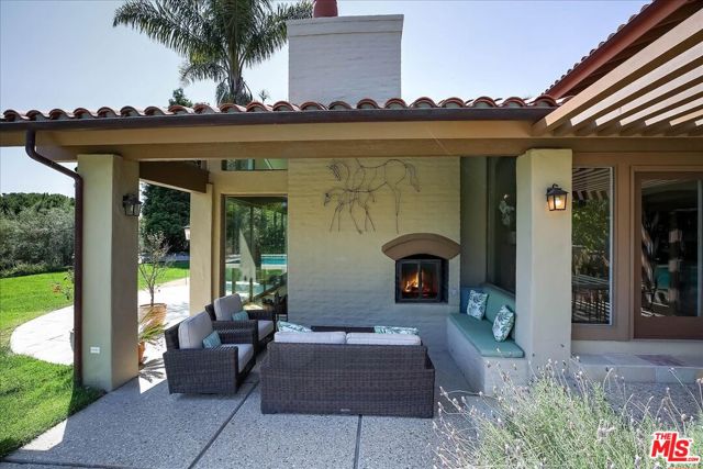 4099 Creciente Drive, Santa Barbara CA: https://media.crmls.org/mediaz/256b538c-8454-45db-9c8b-06445697b253.jpg
