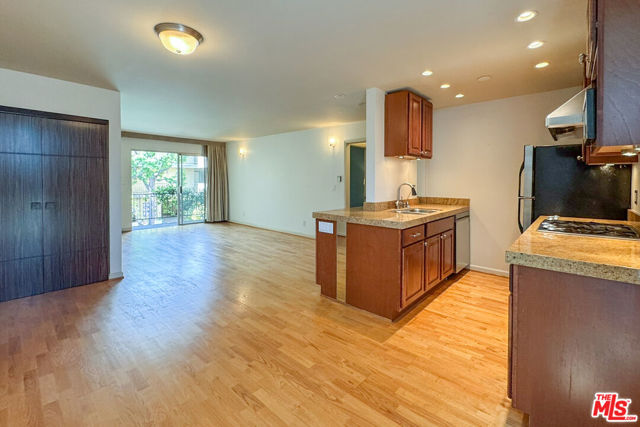 2311 4th Street, Santa Monica CA: https://media.crmls.org/mediaz/256be745-fb27-4ee0-a246-b0f82b116c0a.jpg