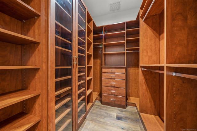 550 Front St, San Diego CA: https://media.crmls.org/mediaz/256cc817-fd47-4d41-9e9b-477d96b0f5a2.jpg