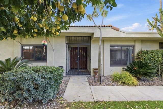 2385 Silver Oak Circle, Palm Springs CA: https://media.crmls.org/mediaz/256d7fa8-ec64-4d6a-a35f-4c7f21e8a38f.jpg