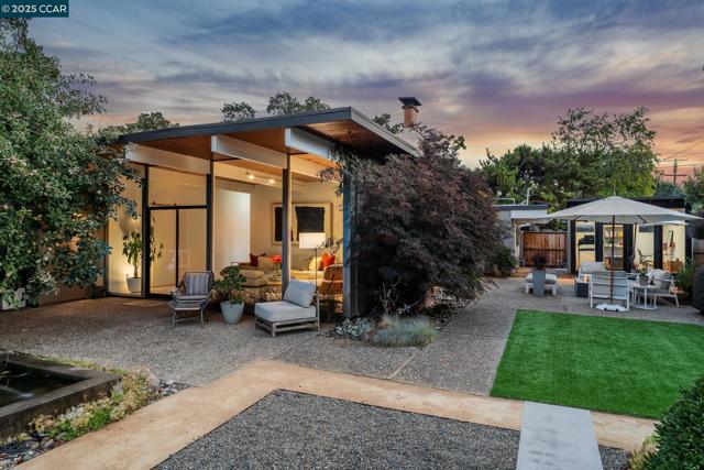206 Santa Fe Dr, Walnut Creek CA: https://media.crmls.org/mediaz/256da949-1d2b-4afe-acca-6d3e084e440a.jpg