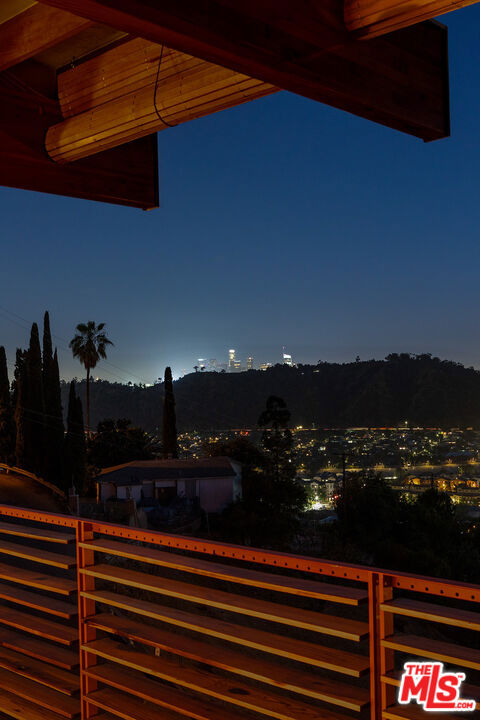 https://media.crmls.org/mediaz/256f13b9-3e44-4ed6-9b9f-52589d96d661.jpg?preset=X-Large