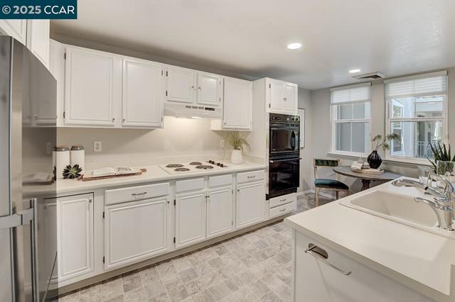 1840 Tice Creek Dr, Walnut Creek CA: https://media.crmls.org/mediaz/256f2282-28cc-46de-8d3a-a768a96c8f31.jpg