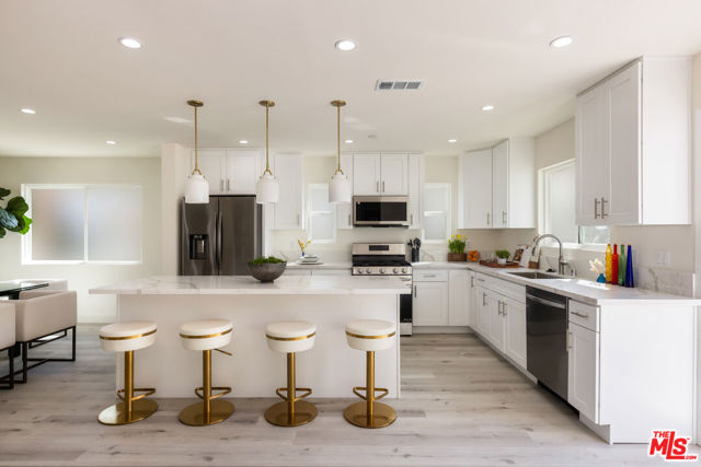 3827 S Victoria Avenue, View Park CA: https://media.crmls.org/mediaz/256f42bc-06b9-47a2-9b70-15839a6ac34f.jpg
