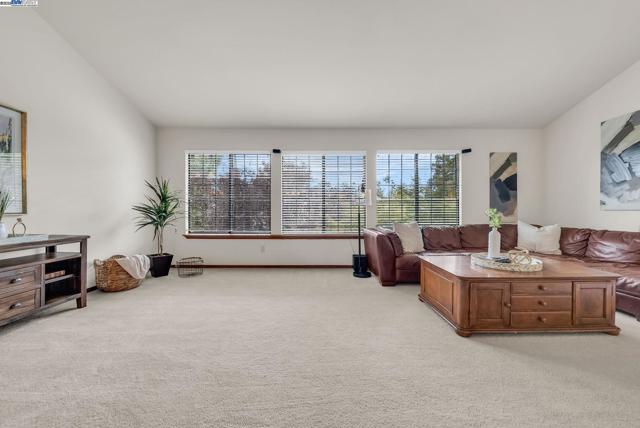 22 Cobblestone Ct, San Ramon CA: https://media.crmls.org/mediaz/256f49ba-229c-4e61-a511-31d4484903dd.jpg