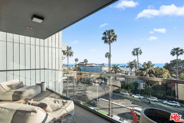1755 Ocean Avenue, Santa Monica CA: https://media.crmls.org/mediaz/25701576-3961-4806-a339-04039d926dd0.jpg