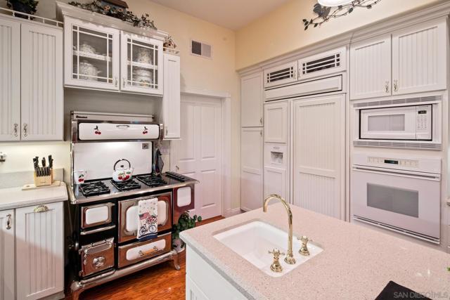 24665 Rancho Santa Teresa Dr, Ramona CA: https://media.crmls.org/mediaz/257061ff-d885-404d-97d8-711b23155fb3.jpg