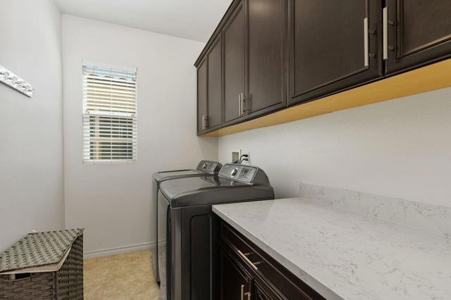 461 Paseo Del Corazon, Palm Desert CA: https://media.crmls.org/mediaz/257096d0-ee7b-427c-ac61-0f3349fa16c2.jpg
