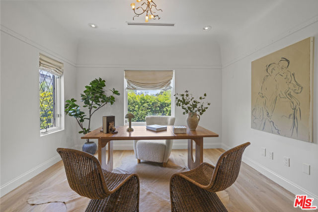 736 S Cloverdale Avenue, Los Angeles CA: https://media.crmls.org/mediaz/2570a178-71f7-4d2a-968e-de87794f6f57.jpg