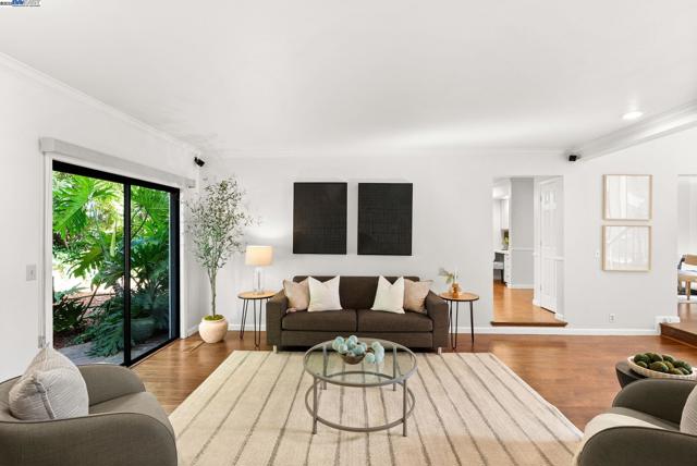 24288 Stacey Ln, Hayward CA: https://media.crmls.org/mediaz/2570a75f-0c82-4509-9a2b-099d482288f1.jpg