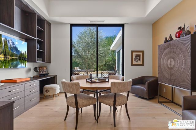 8 Desert Lark Circle, Rancho Mirage, CA 92270