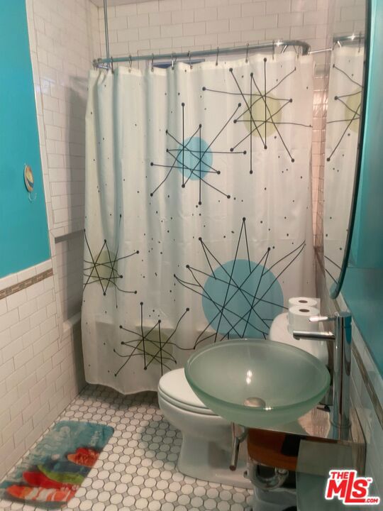 5037 W 126th Street, Hawthorne CA: https://media.crmls.org/mediaz/25717835-e6b2-40f1-915b-ba942a2b54a6.jpg