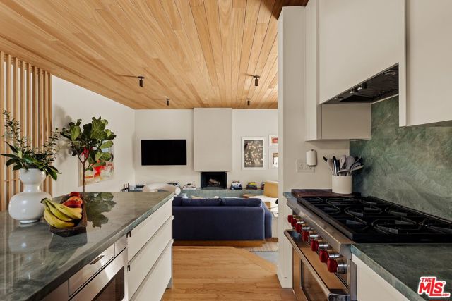 712 Nowita Place photo 20