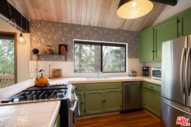 26645 Lake Forest Drive, Twin Peaks CA: https://media.crmls.org/mediaz/257221d6-e297-4c46-bb92-d9be4d5869a7.jpg