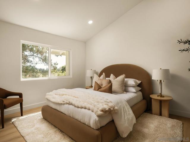 2163 Caminito Circulo Norte, La Jolla CA: https://media.crmls.org/mediaz/25722dd0-6fd0-4bbb-8e4f-49e395d820cd.jpg