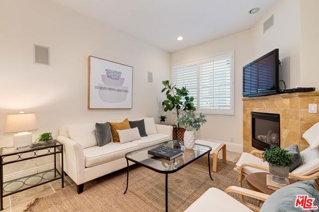 16123 W SUNSET Boulevard, Pacific Palisades CA: https://media.crmls.org/mediaz/2572bb0c-5d3e-48b2-a66b-aefae9a9ed97.jpg