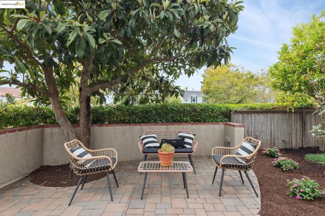 3 Craig Ave, Piedmont CA: https://media.crmls.org/mediaz/2572f115-c666-4e98-8090-c5dee9515e1d.jpg
