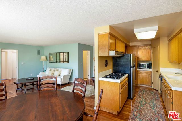 516 San Vicente Boulevard, 109 photo 6