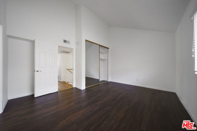 7631 Reseda Boulevard, Reseda CA: https://media.crmls.org/mediaz/25737c0b-e700-4106-8b5e-7b07afb8105c.jpg