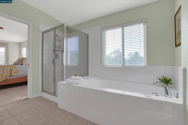 2121 Bluffs Dr, Livermore CA: https://media.crmls.org/mediaz/25742897-a87e-4c80-a6bf-3e9cd5ce5f90.jpg