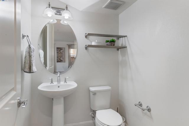 7152 Aubrey Way, Dublin CA: https://media.crmls.org/mediaz/25744c46-e24e-4ed9-8522-b094f1c841a3.jpg