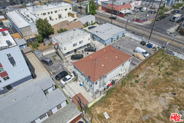 1452 W Jefferson Boulevard, Los Angeles CA: https://media.crmls.org/mediaz/25749e50-218d-4363-897f-575338e020b8.jpg