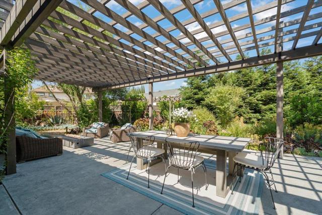 17370 Cesena Court, Morgan Hill CA: https://media.crmls.org/mediaz/25753a3a-d3cb-47bb-8f72-a8aa9c10e994.jpg