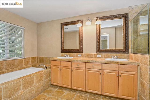 197 Branbury Dr, Campbell CA: https://media.crmls.org/mediaz/25759534-d826-45ea-9846-aa0bb052df55.jpg