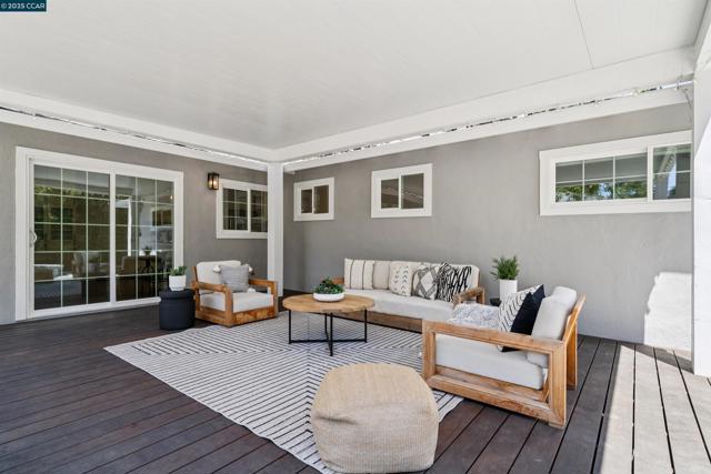 1519 Sunny Ct, Walnut Creek CA: https://media.crmls.org/mediaz/2575a8ec-400e-43d8-8172-602aca57c8f1.jpg